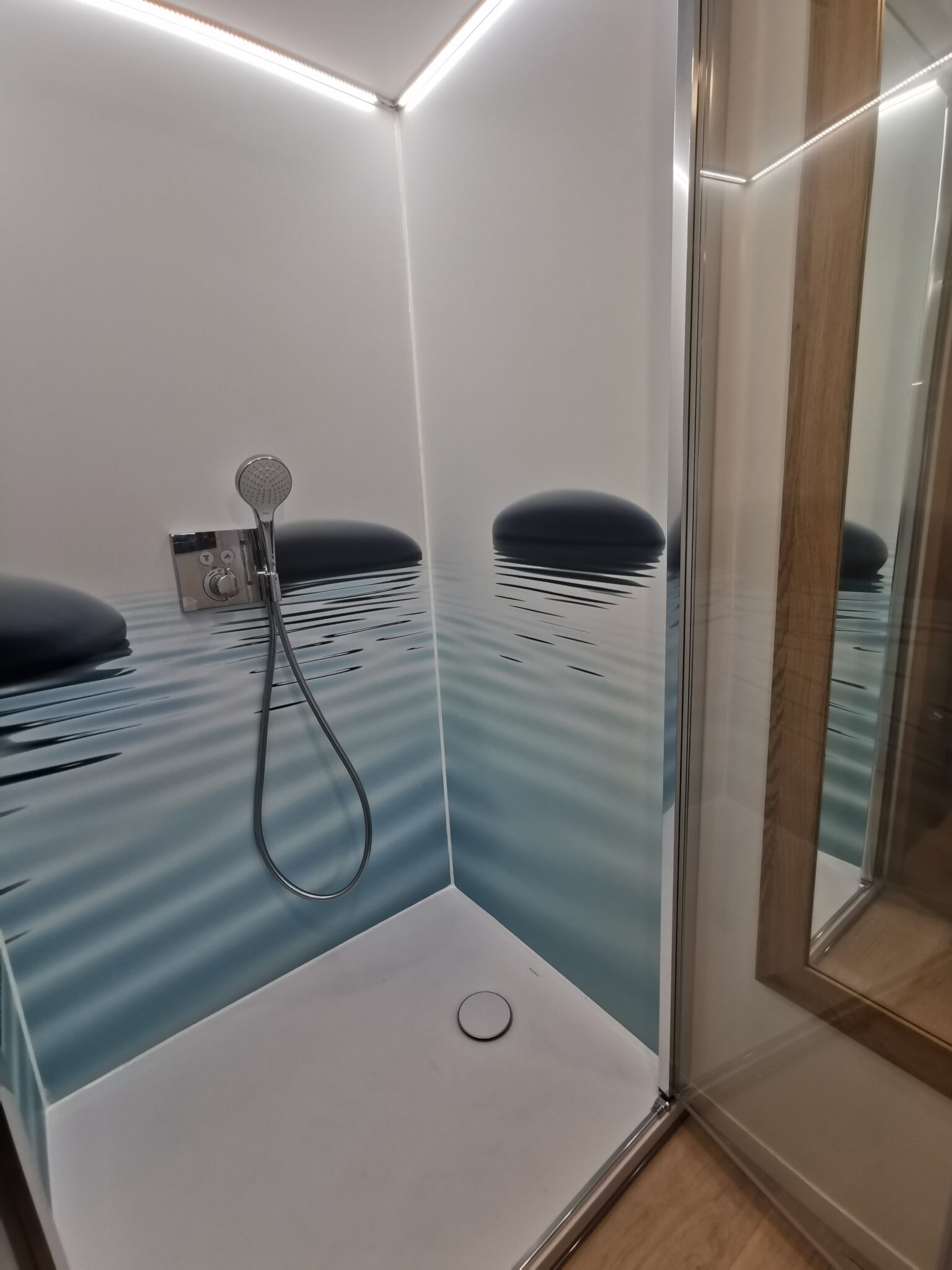 Kay Flo KAYFLÔ INAUGURATED ITS FIRST STAY-Ô HOUSE-BOAT IN MARTINIQUE